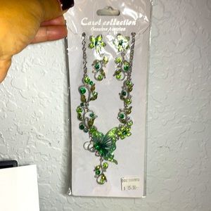 NWT earring and necklace set